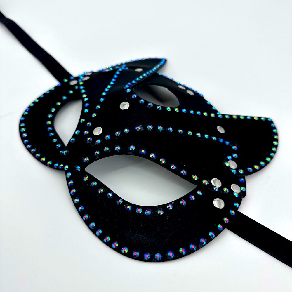 Handmade Rhinestone Faux Leather Cat Masquerade Mask – One Size - Picture 5 of 8